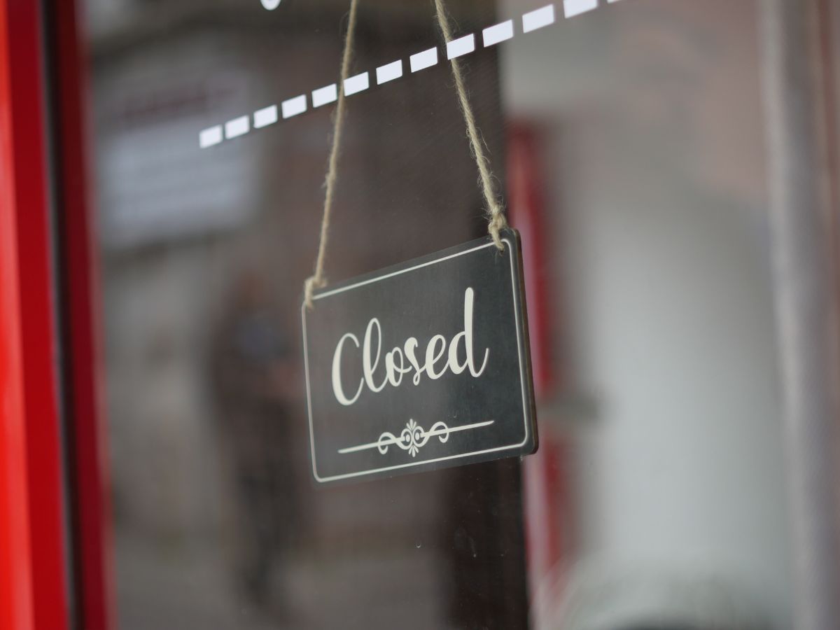 closed-storefront-sign.